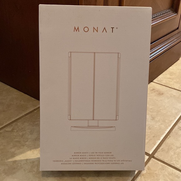 Monat LED Tri-Fold Mirror Magic - Picture 3 of 3